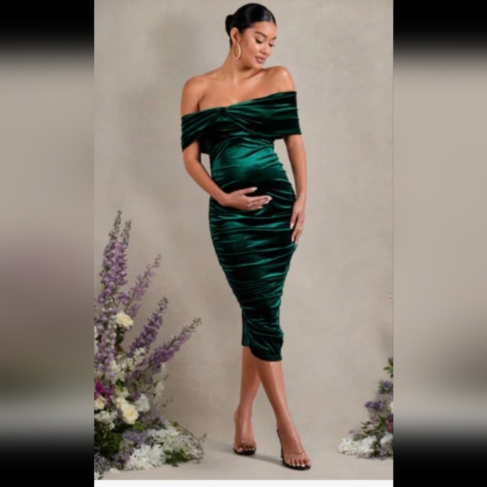 Off-the-Shoulder Emerald Green Velvet Maternity Dress